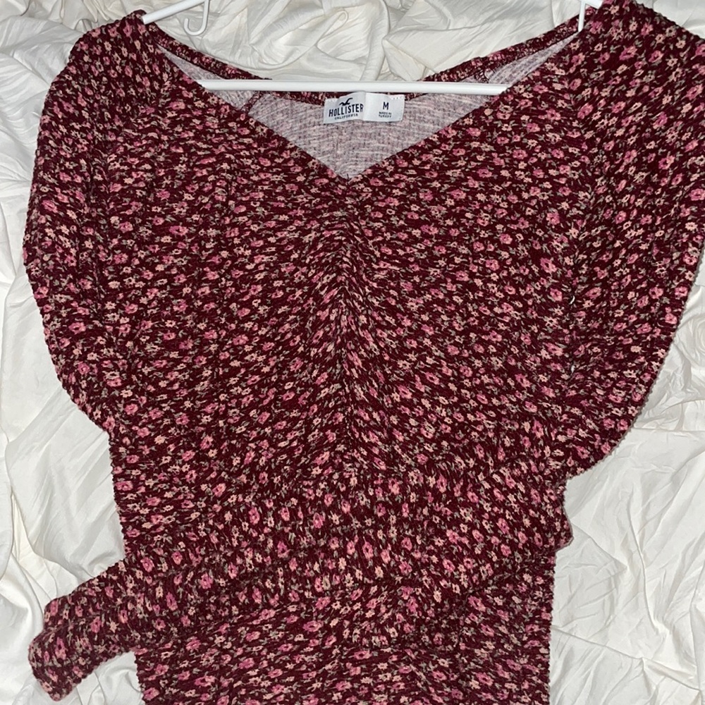 Size Medium Hollister long sleeve tee -floral pattern